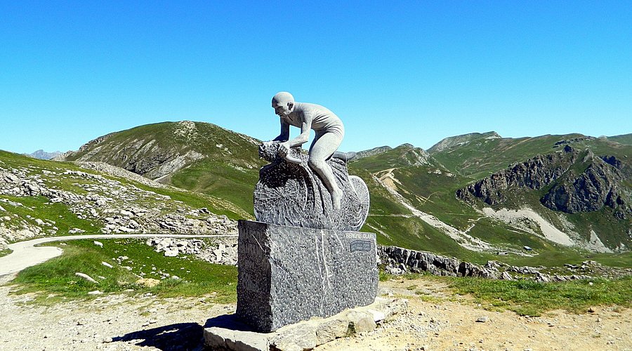 Monumento a Pantani al Colle Fauniera